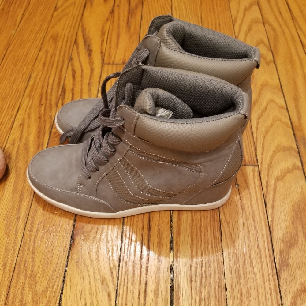 Women's stylish sneakers